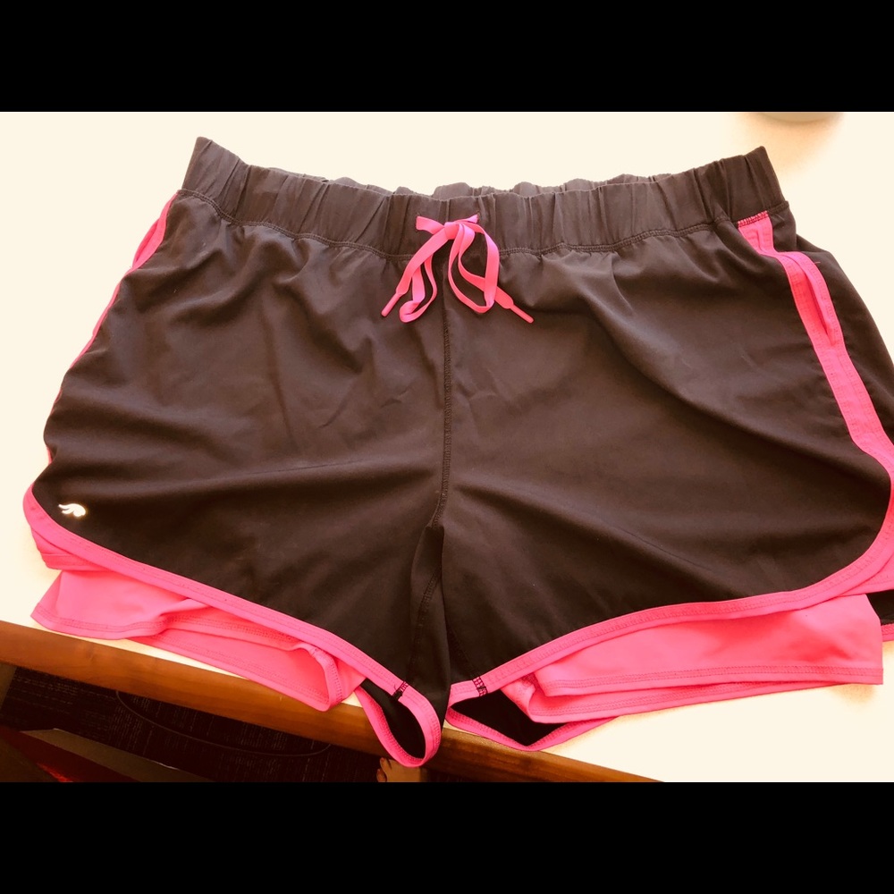 Pre-owned Ideology 2-in-1 workout shorts. Size 3X.